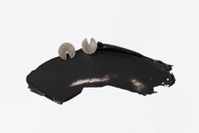 Load image into Gallery viewer, V-Earrings