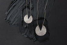 Load image into Gallery viewer, V-Necklace